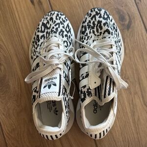 Women’s Adidas Swift Run size 8